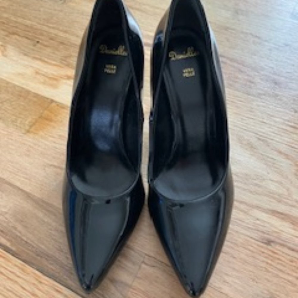 NEW Daniellee Real Leather Black Pump Heels Size 39 or 8.5